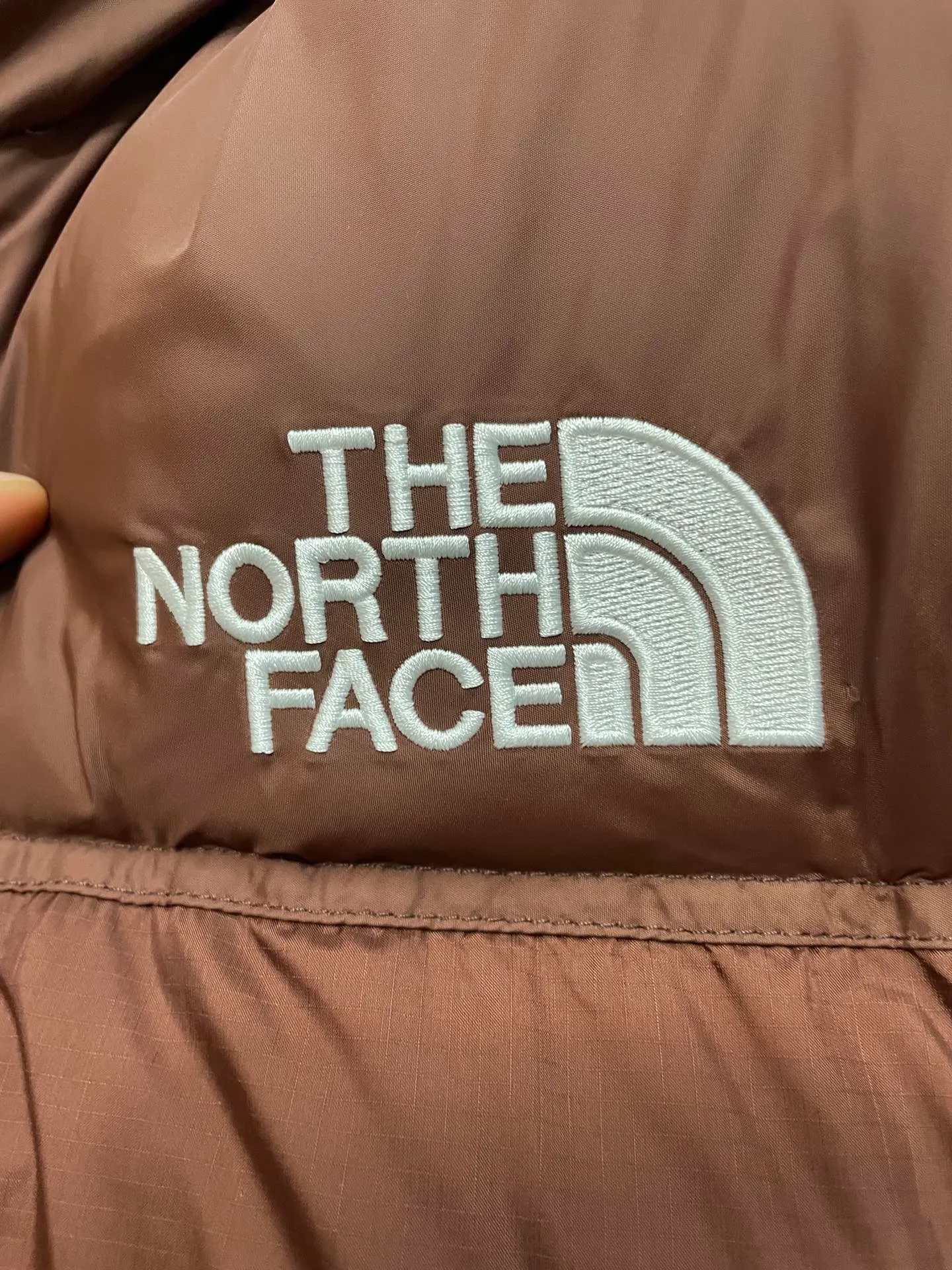 Coffee Brown 【The North Face 1996Nuptse 1996/Classic / / 】 ： The North Face" 、 。 The North Face" 。 The North Face。 。 , 。 The North Face" , Yosemite Half Dome, 。 + ： ✅ ：RDS Quality 700 / 280g ✅ ： ✅ ：YKK ISO 9000Quality ZP ✅ ：340TPremium ✅ ： ， ， Lightweight 。 ： ： DWR (DWR ） ～ ： 700 （RDS ) 1990 ， ， ， ， Lightweight 。